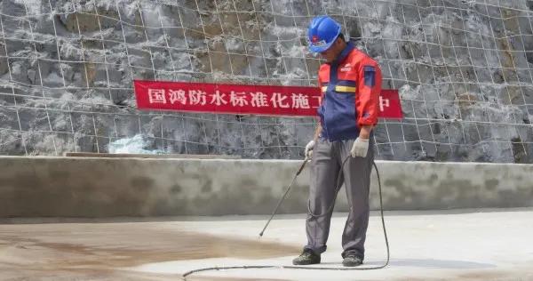 勇战酷暑的国鸿人，无畏“烤”验的坚守者